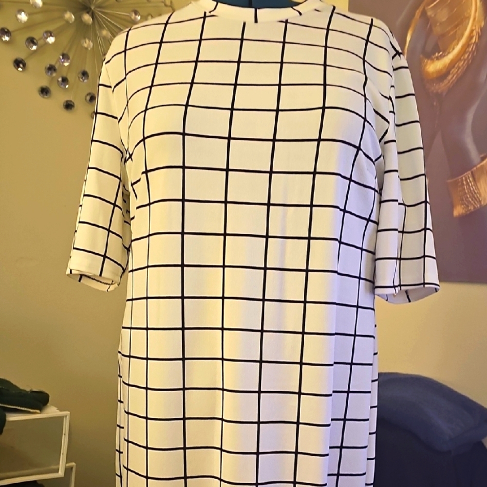White and Black Pullover Grid Pattern Dress, Very Comfort